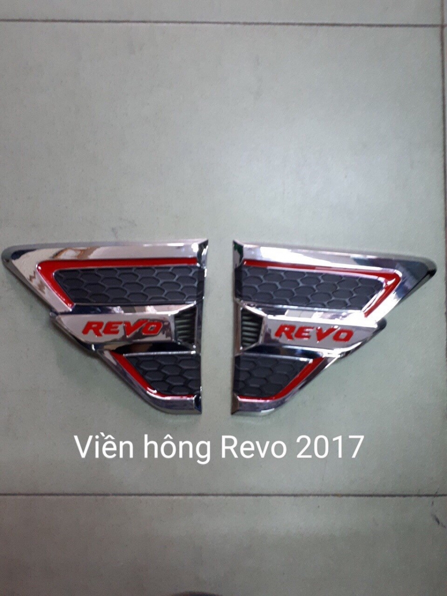 Viền hông xe Hilux Revo - Đồ lắp đặt thêm cho Hilux Revo